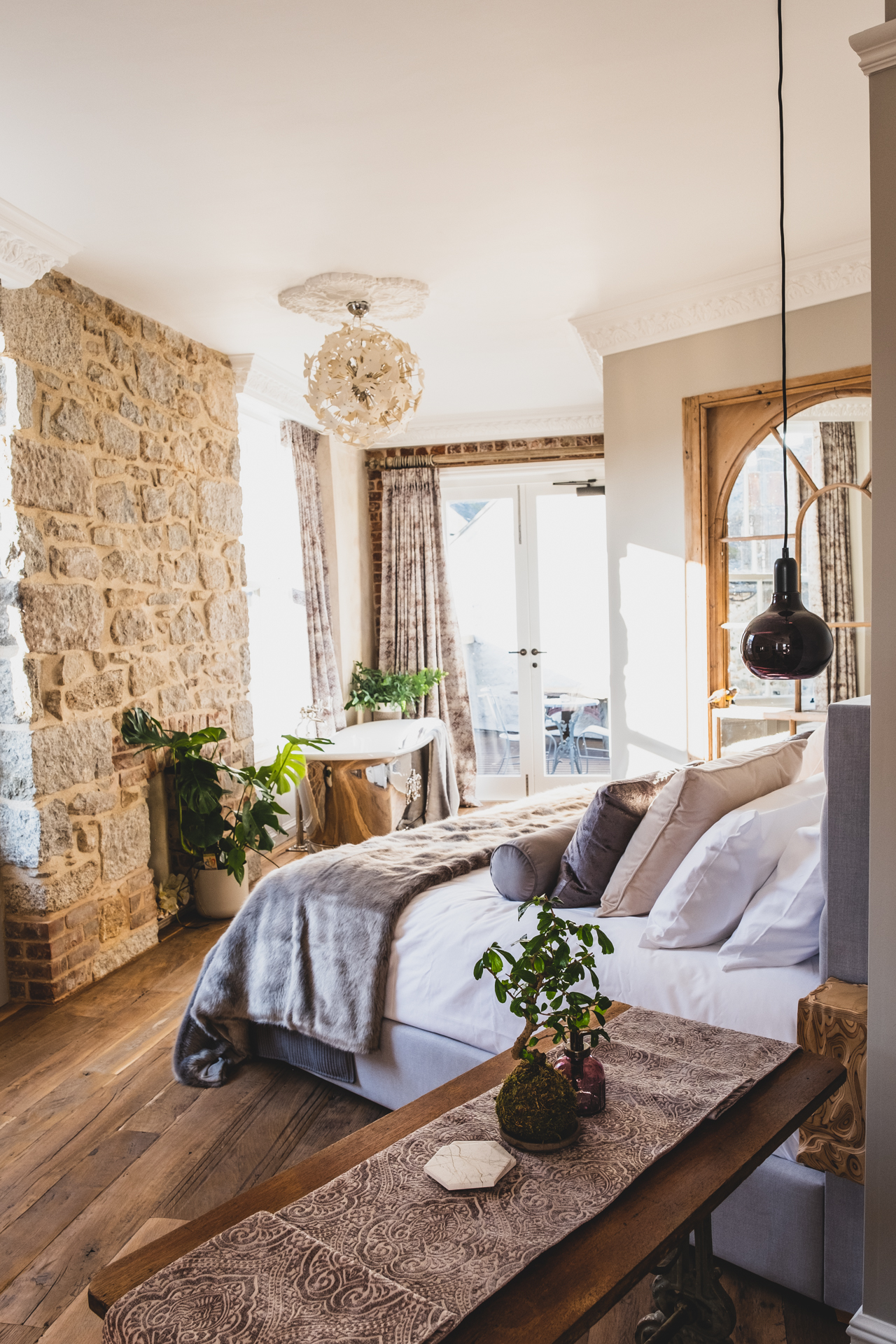 2021 Host sunny morning terrace LR-9