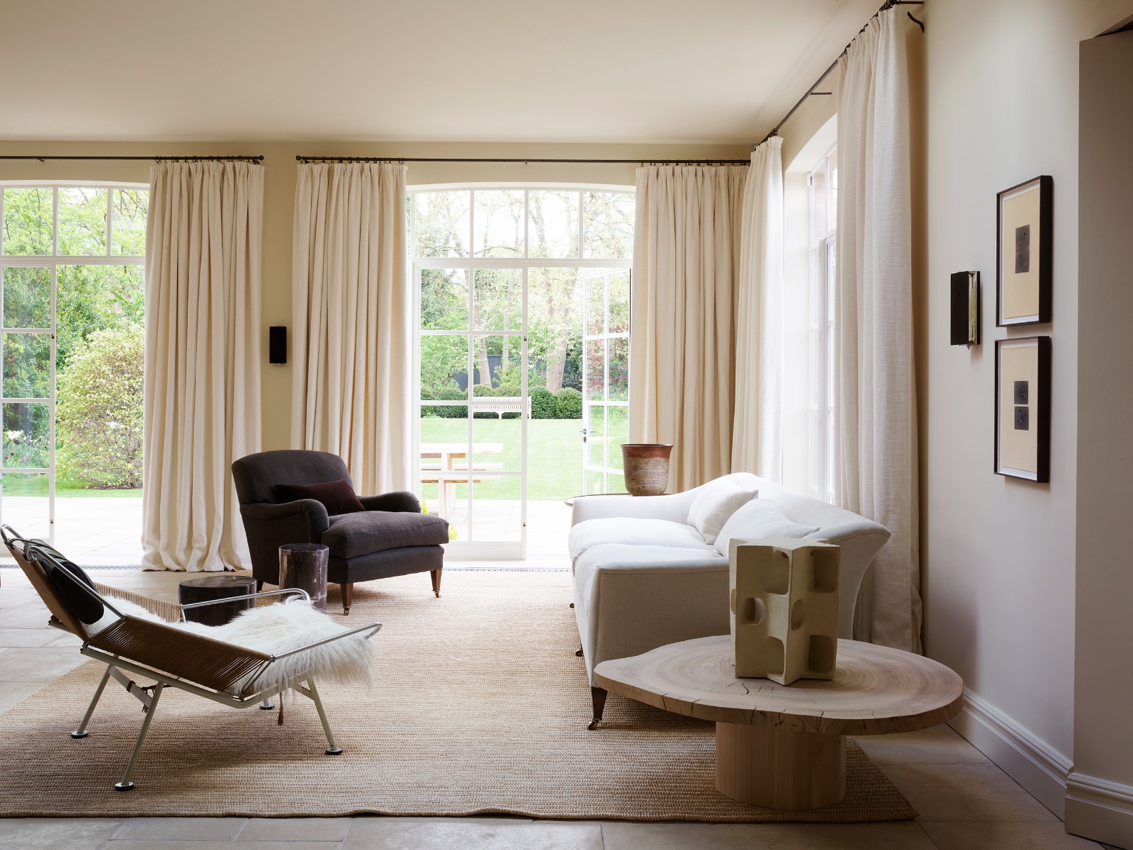 SU967_RU_CollegeRd_Living6_hero_copy