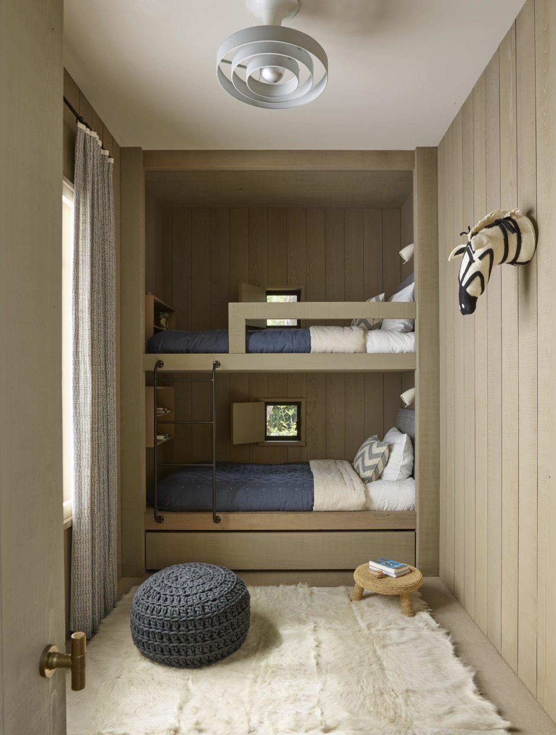 studio-william-hefner_Romero_Canyon__Poolhouse__Bunk_Room__02__RP-1091x1440